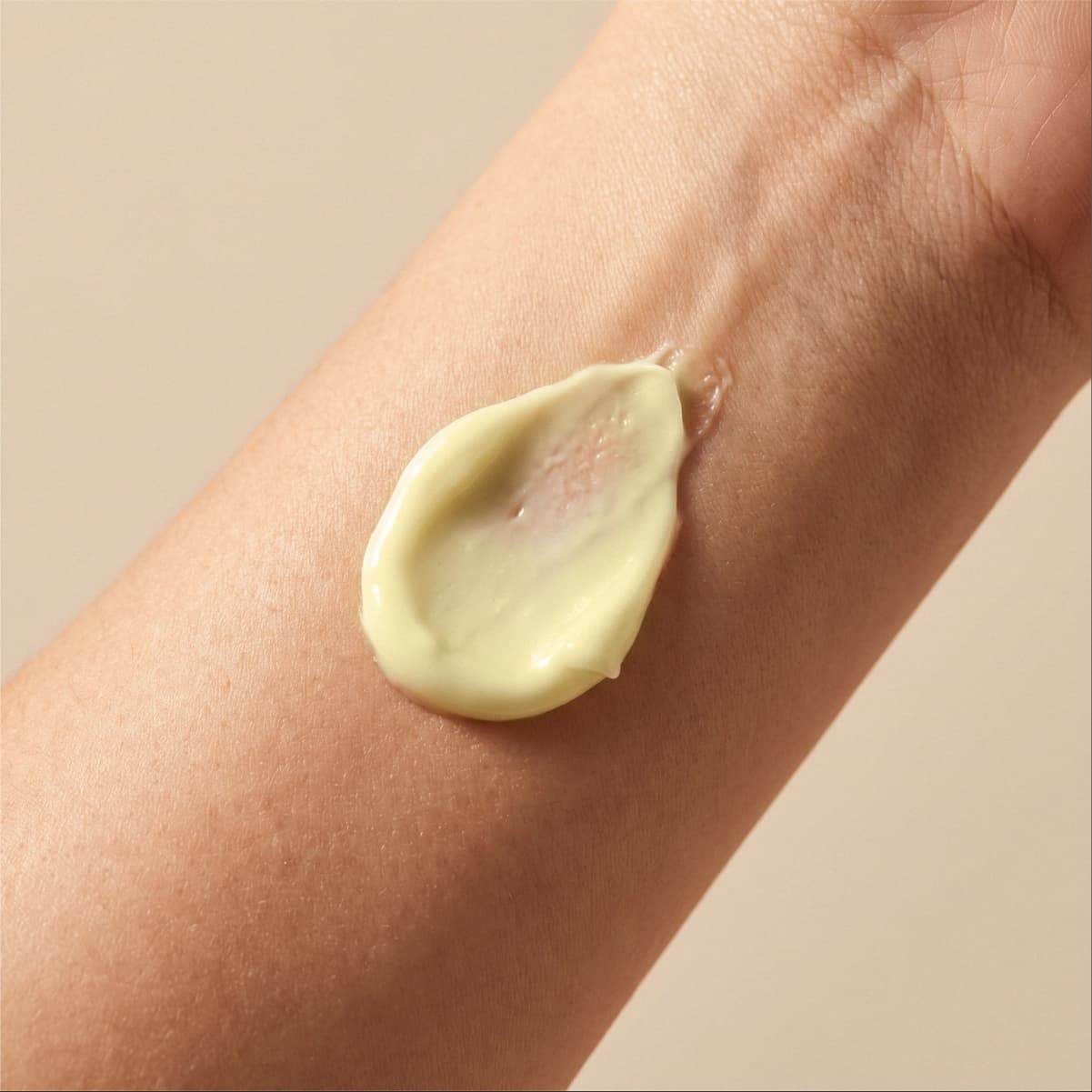 CBD-Creme für trockene, atopische und zu Ekzemen neigende Haut